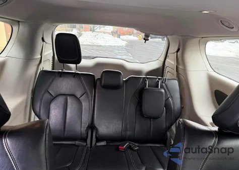 2022 Chrysler Pacifica Hybrid Touring L z USA, uszkodzony, nr VIN 2C4RC1L76NR156036